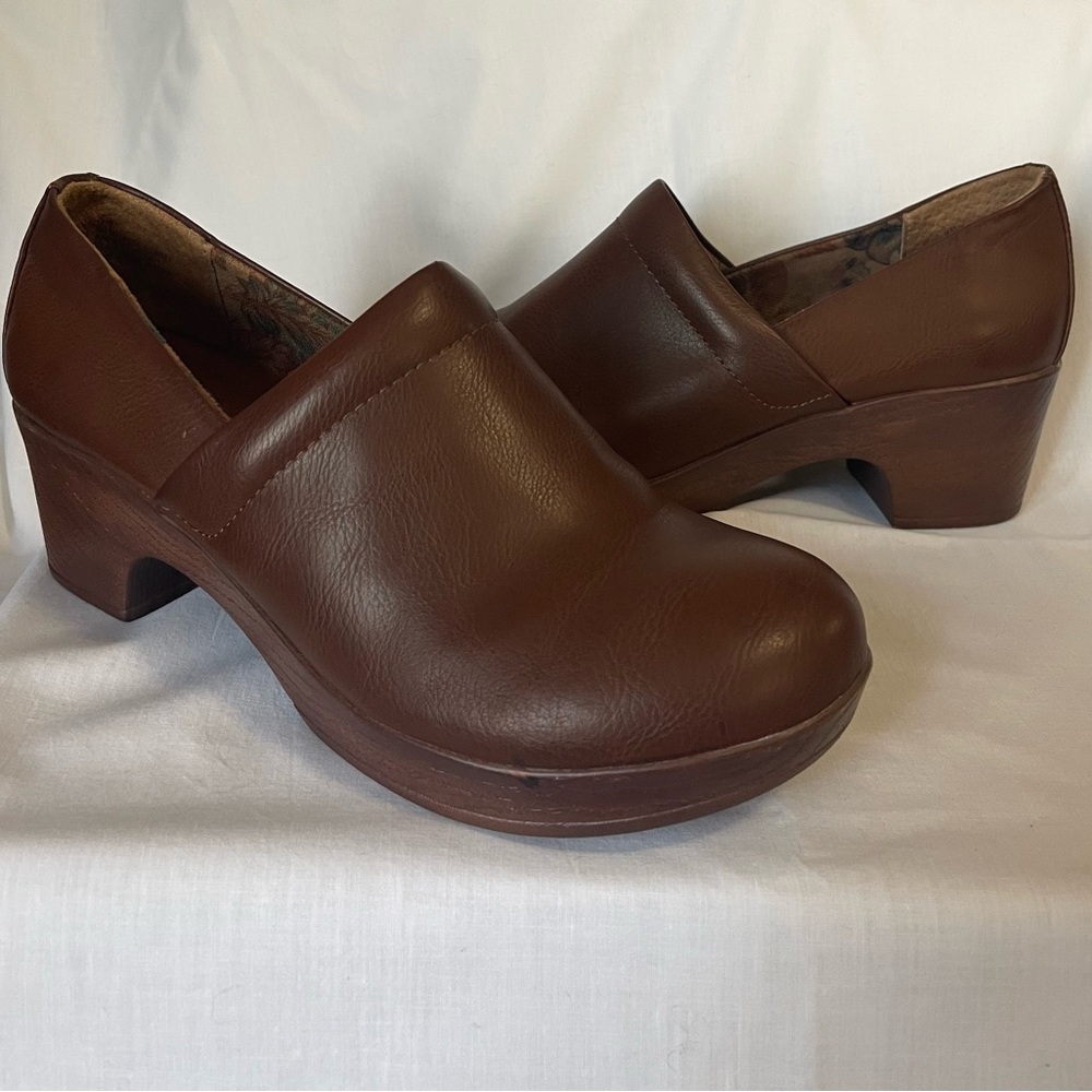 BORN b.o.c. Jaylin Clog | excellent condition, only worn once. Size 9M. BROWN.